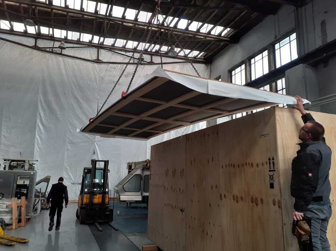 Machine packaging in wood and aluminium